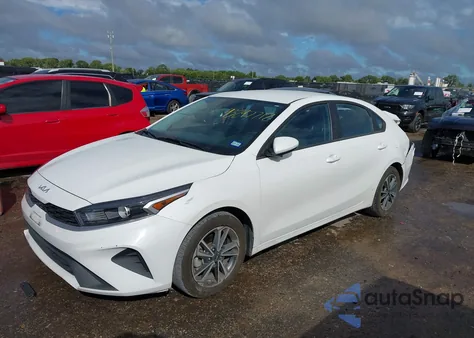 2023 Kia Forte Lxs z USA, uszkodzony, nr VIN 3KPF24AD5PE650070